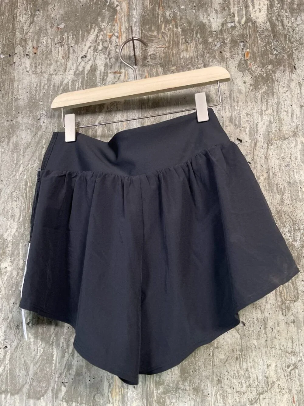 ALO YOGA Women's V-Cute Running Short Size XXS in Black